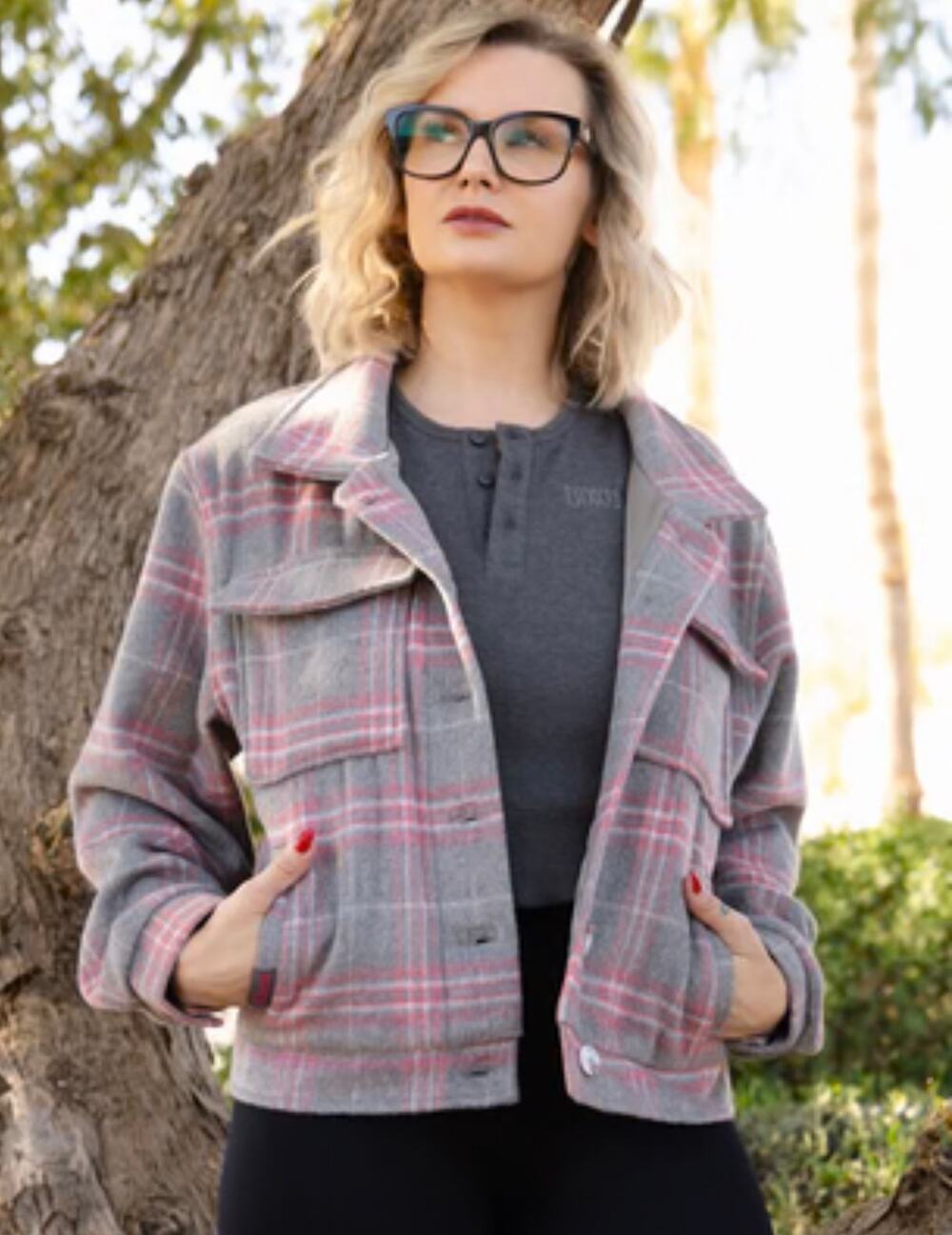 DIXXON Women’s Gray & Pink Cropped Shacket Size Medium